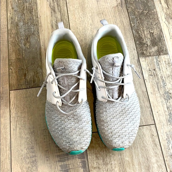 Nike Flyknit Rosche shoes platinum / calypso
